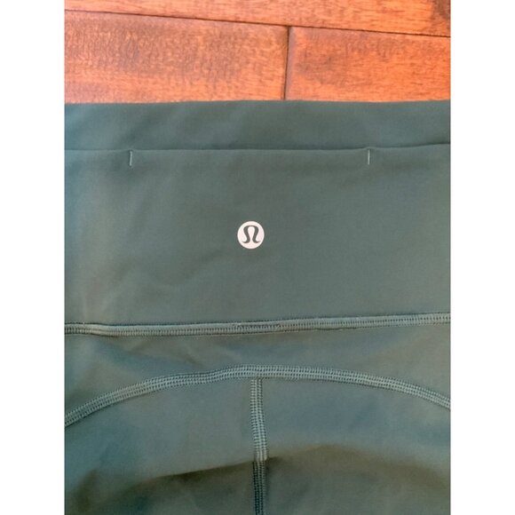 Lululemon Green Cropped Capri Athletic Pants, Size 4 - Picture 3 of 4